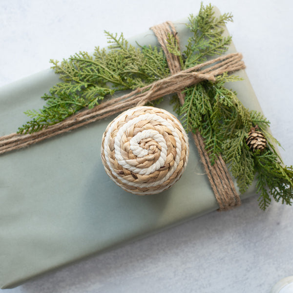 WHITE SWIRL ROPE ORNAMENT