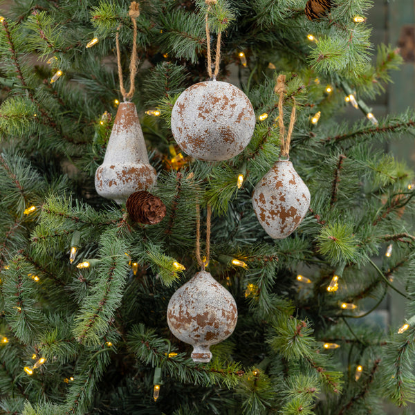 SET/ 4 IRON ROUND ORNAMENTS