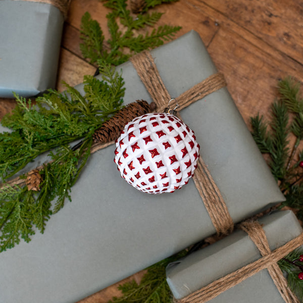 4" WHITE & RED TEXTURED BALL ORNAMENT